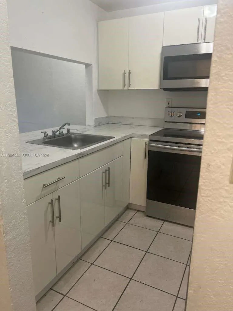 4550 NW 9th St # 114E, Miami FL 33126