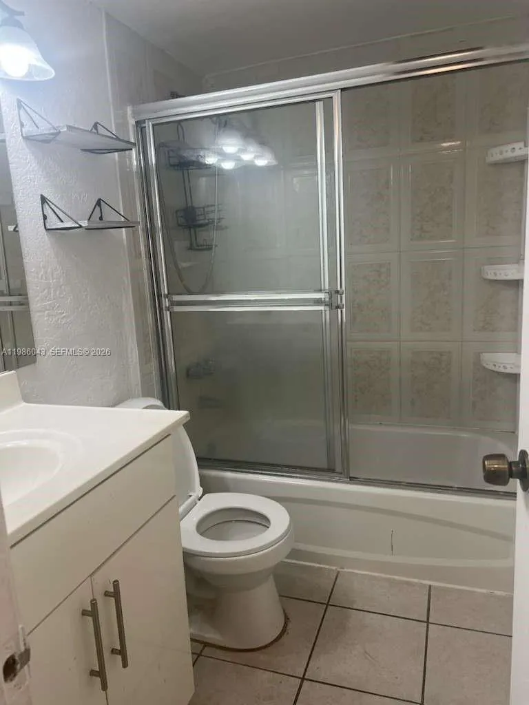 4550 NW 9th St # 114E, Miami FL 33126