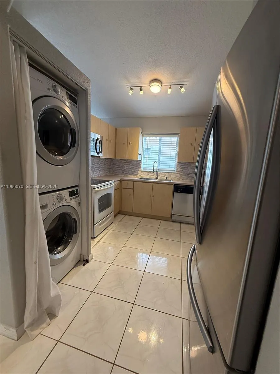 10168 NW 126th Ter, Hialeah Gardens FL 33018