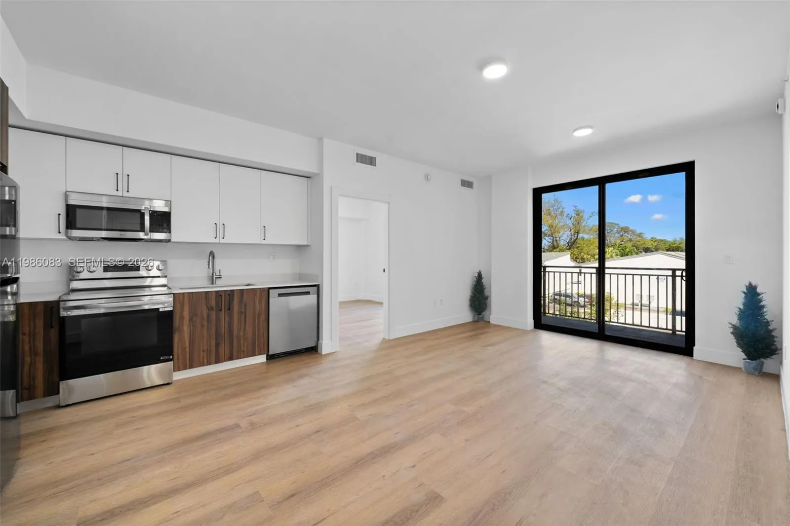 2479 NE 192nd St # 208, Miami FL 33180