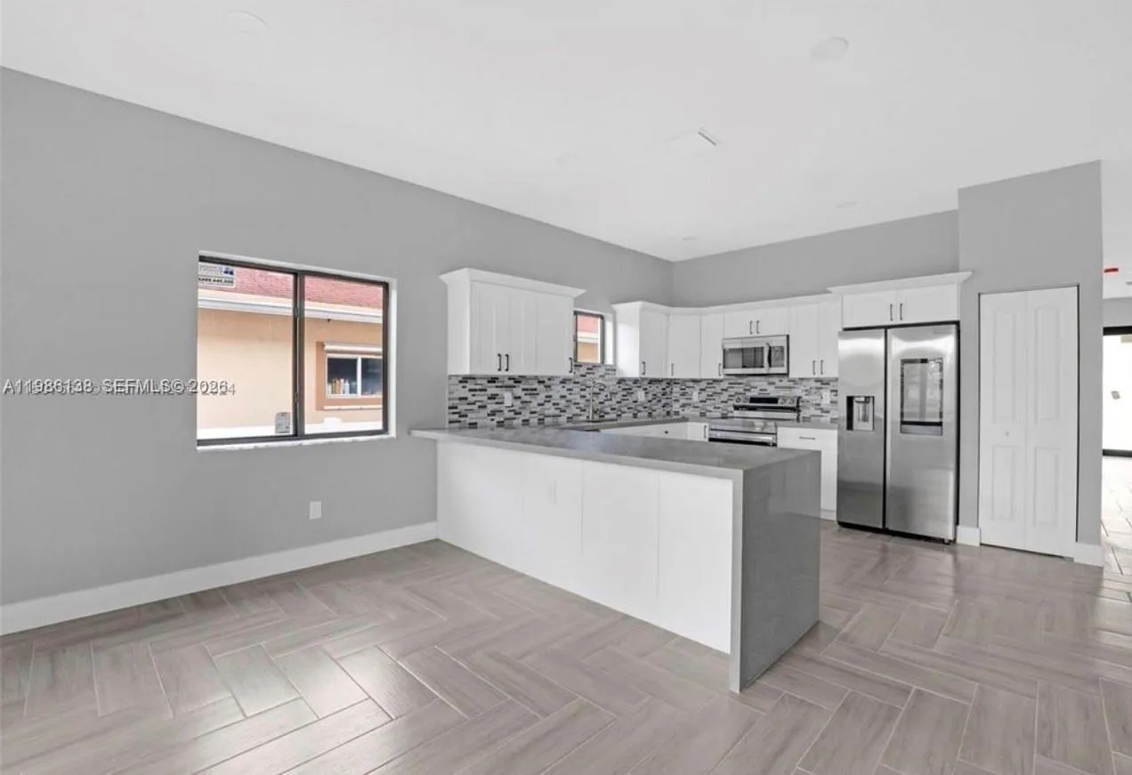 2210 Farragut St, Hollywood FL 33020