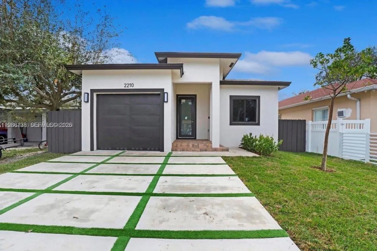 2210 Farragut St, Hollywood FL 33020