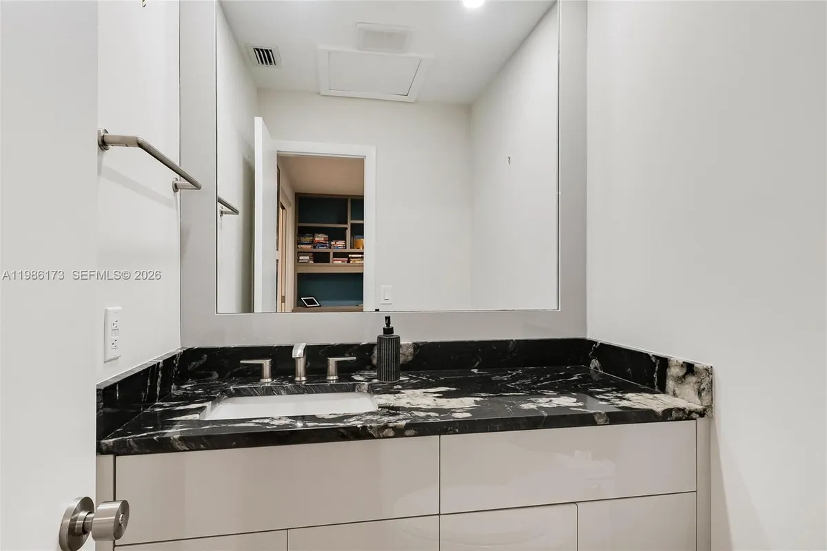 2011 NE 211th Ter, Miami FL 33179