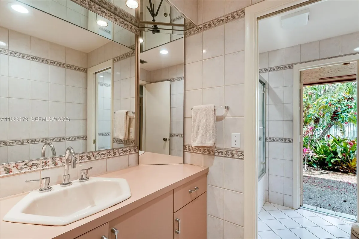 2011 NE 211th Ter, Miami FL 33179