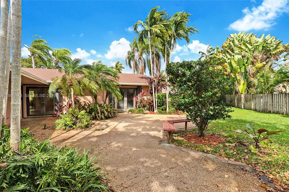 2011 NE 211th Ter, Miami FL 33179