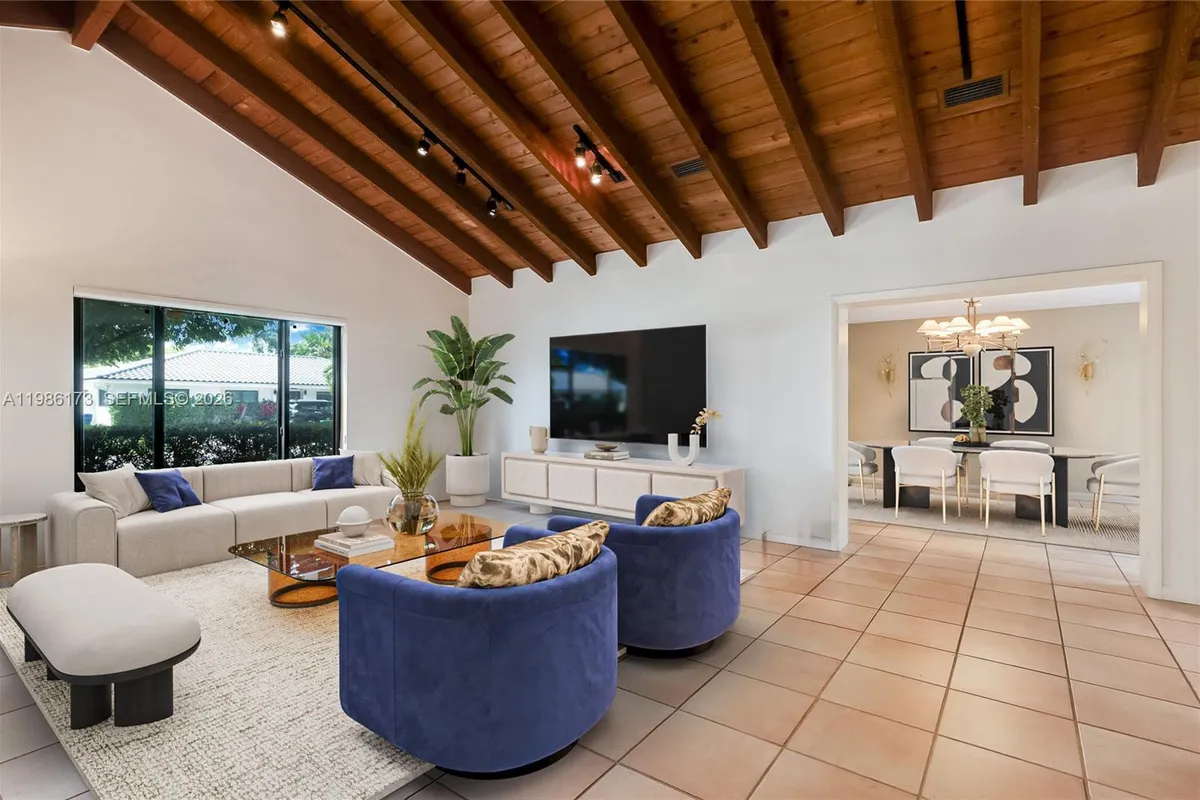 2011 NE 211th Ter, Miami FL 33179