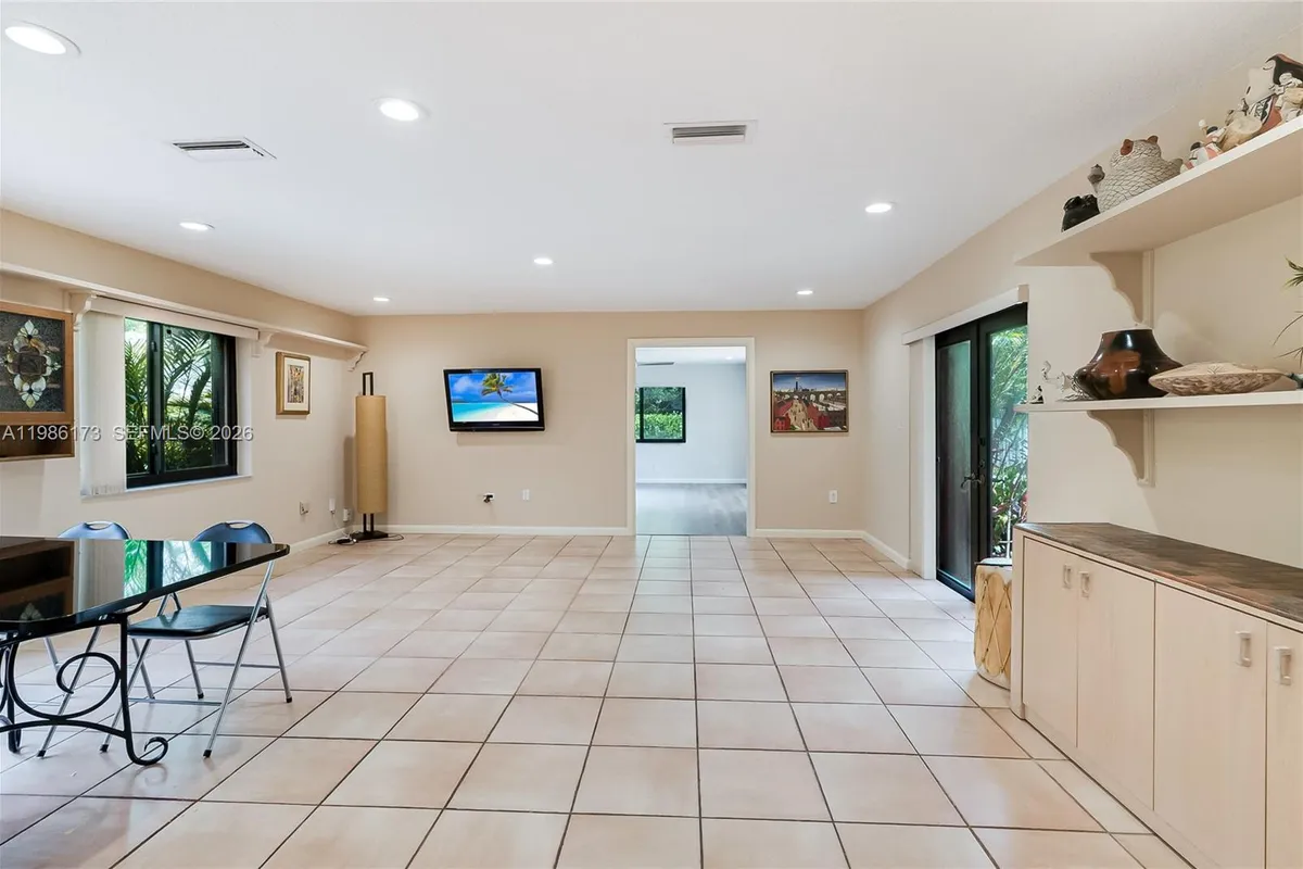 2011 NE 211th Ter, Miami FL 33179