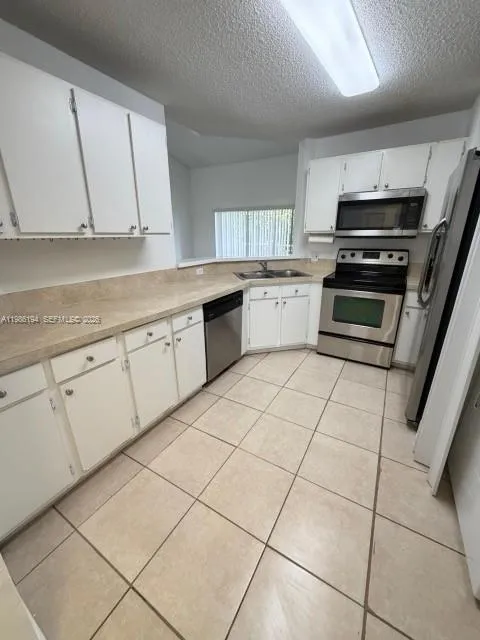 3413 NW 44th St # 202, Oakland Park FL 33309