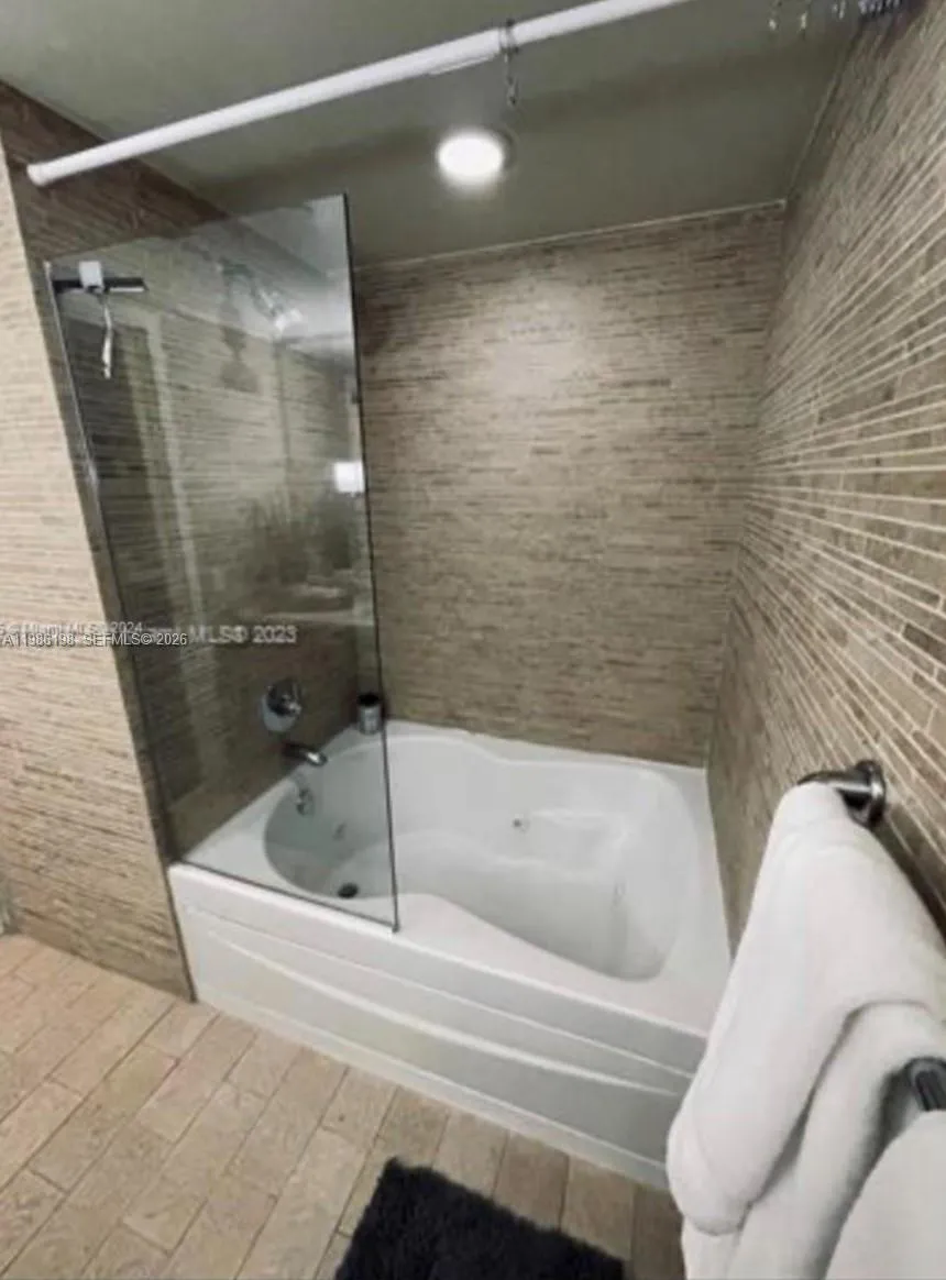 50 Biscayne Blvd # 607, Miami FL 33132