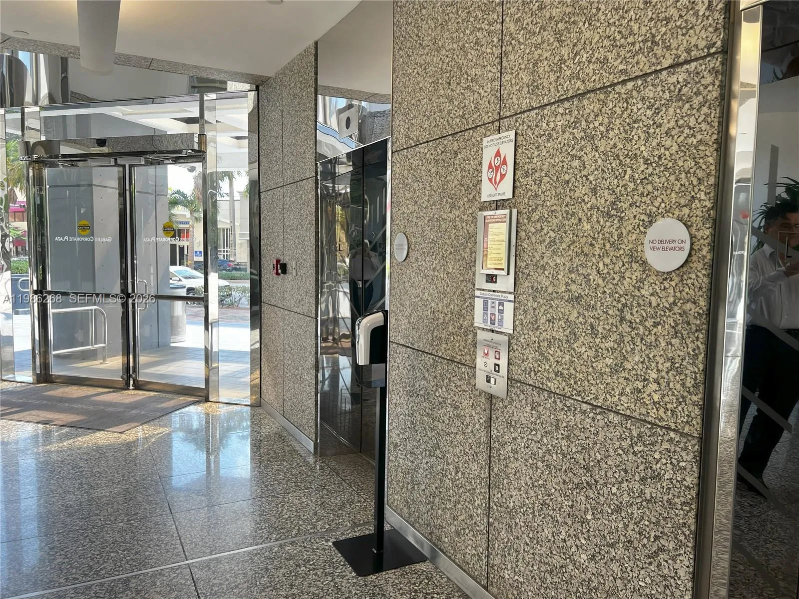 2100 Ponce De Leon Blvd, Coral Gables FL 33134