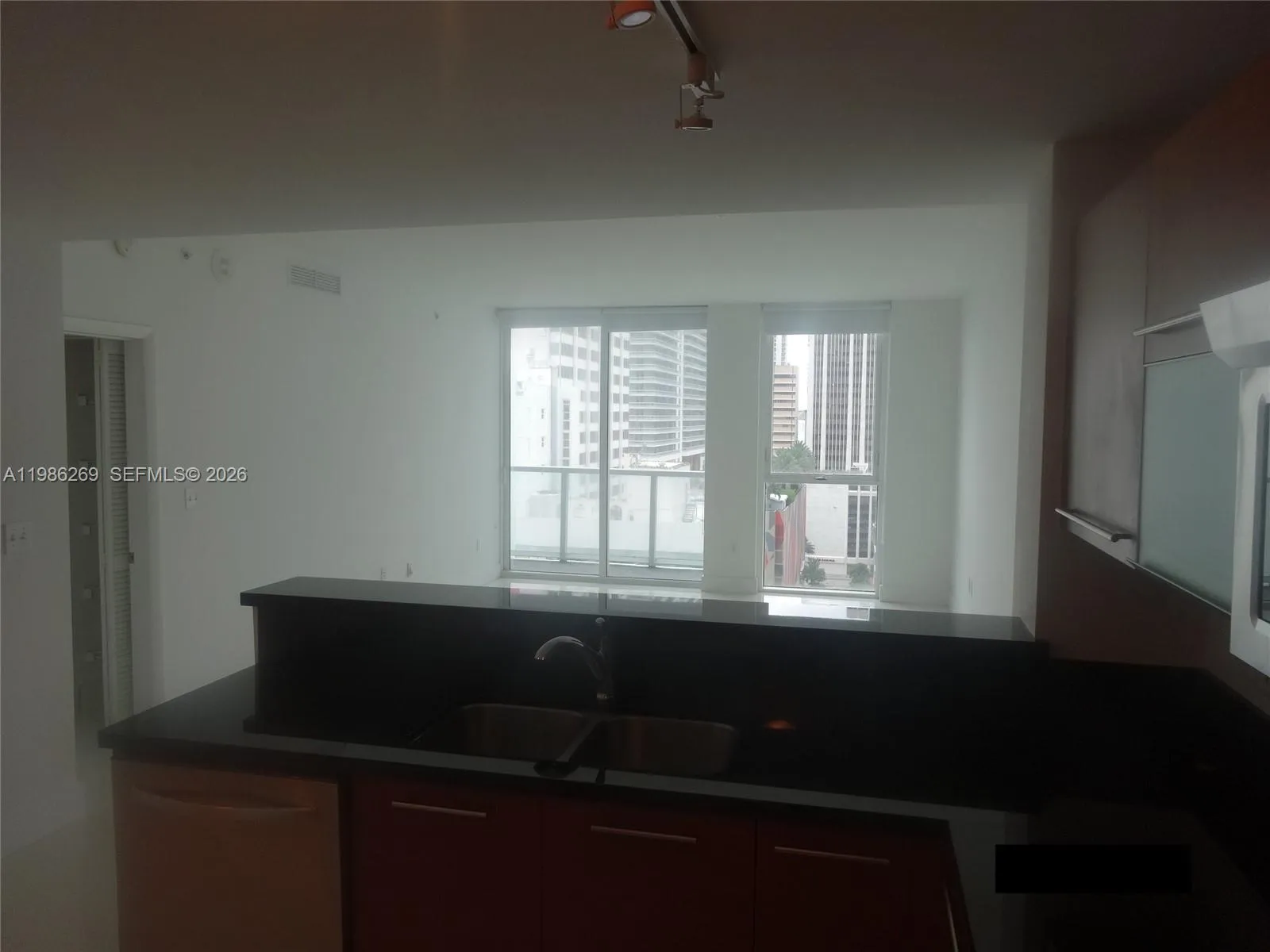 244 Biscayne Bl # 1607, Miami FL 33132