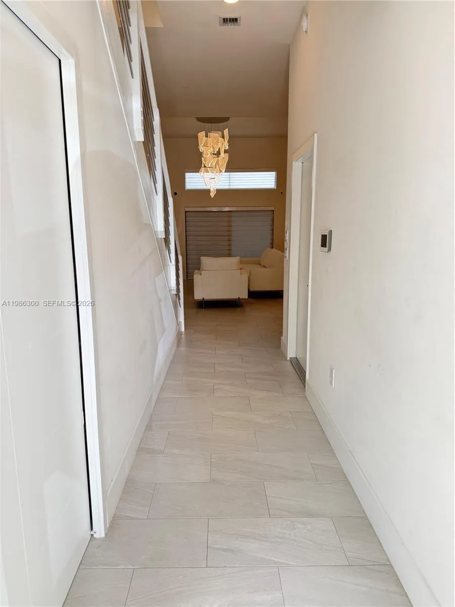 4393 NW 9th St, Plantation FL 33317