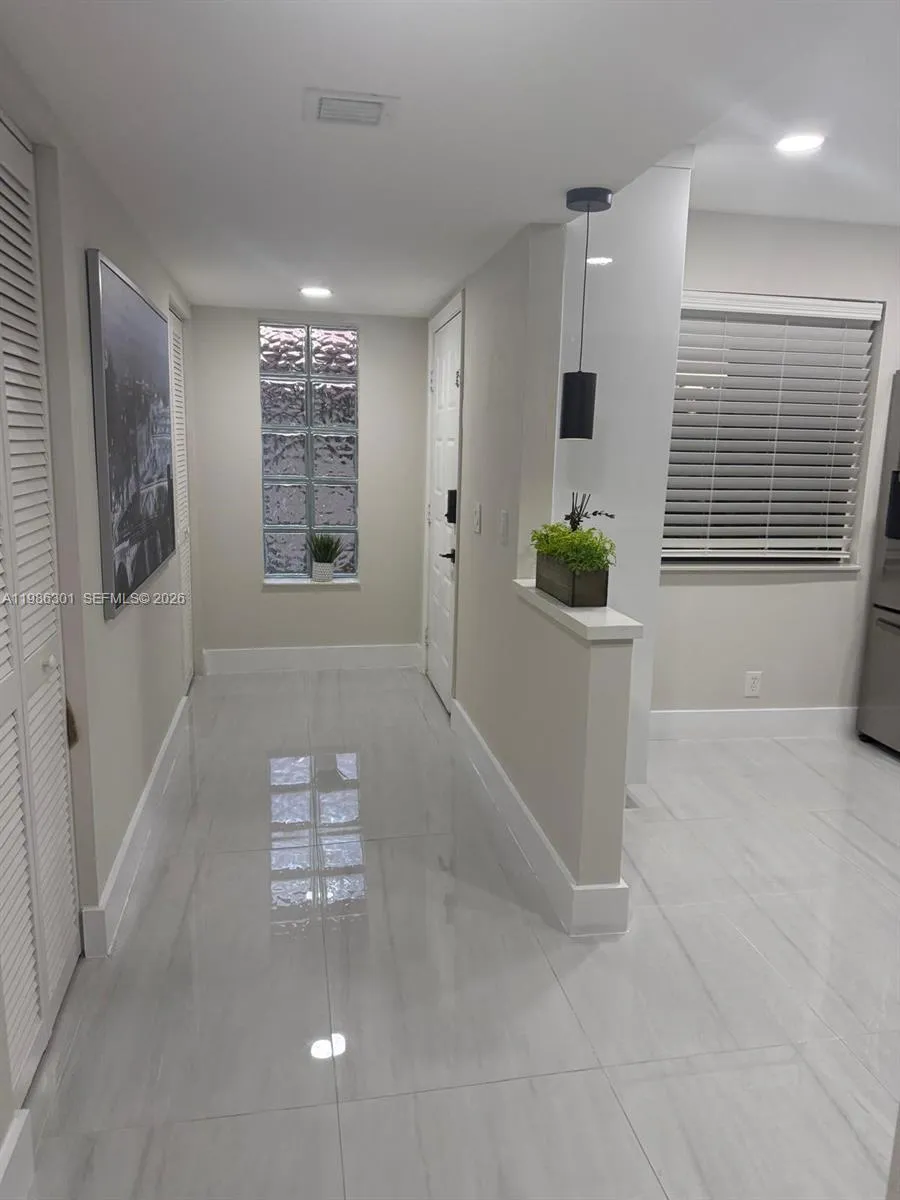 436 Lakeview Dr # 205, Weston FL 33326