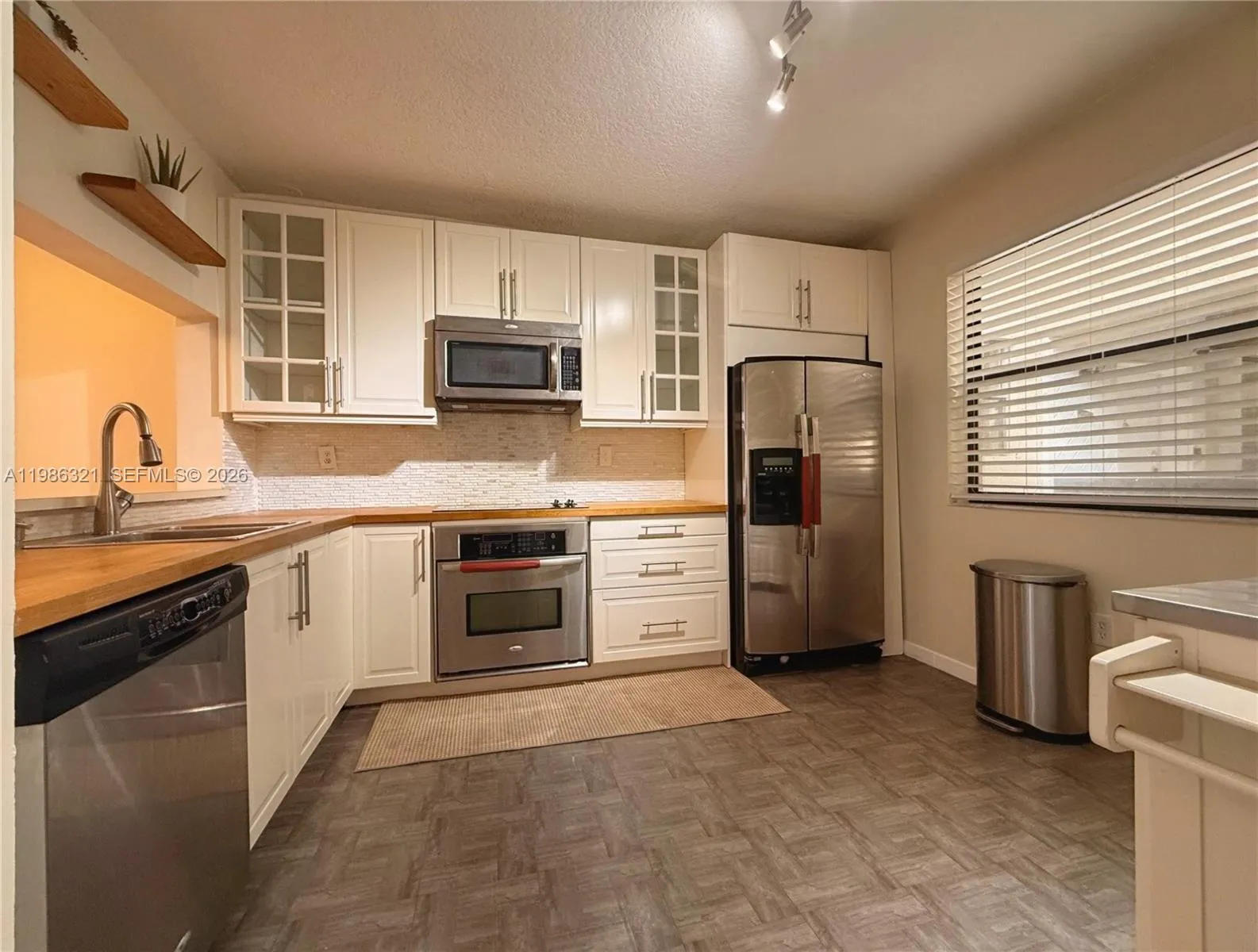 511 Ives Dairy Rd # 6, Miami FL 33179