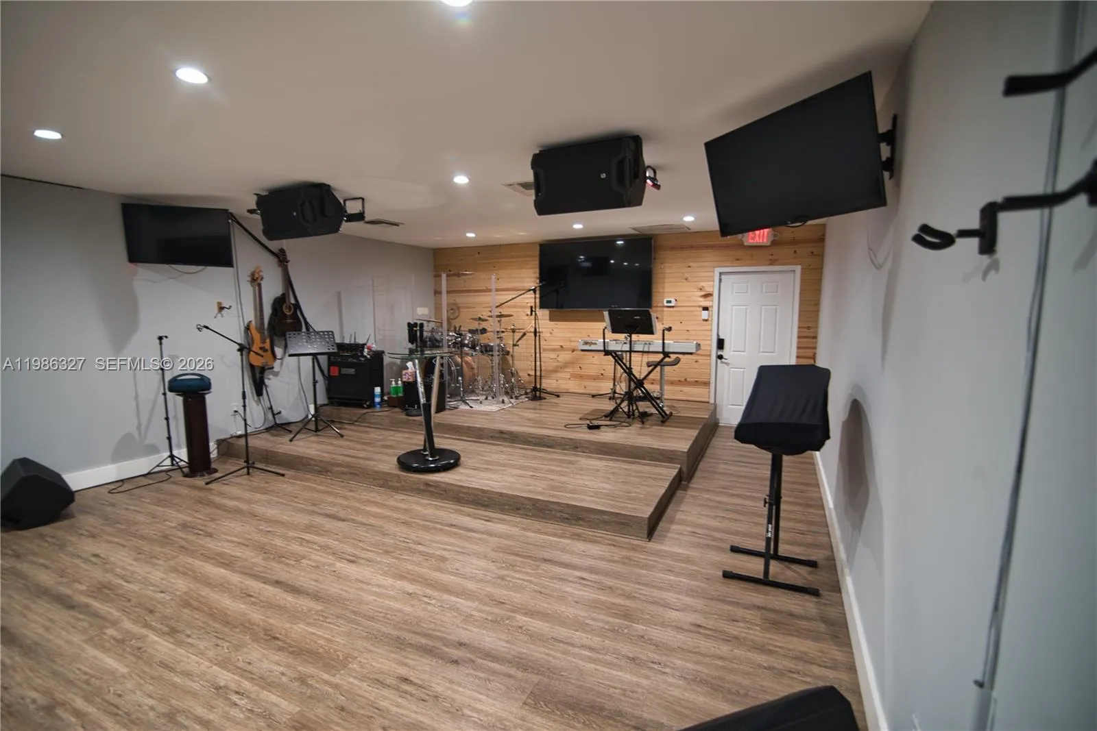 15947 NE 19th Pl, North Miami Beach FL 33162