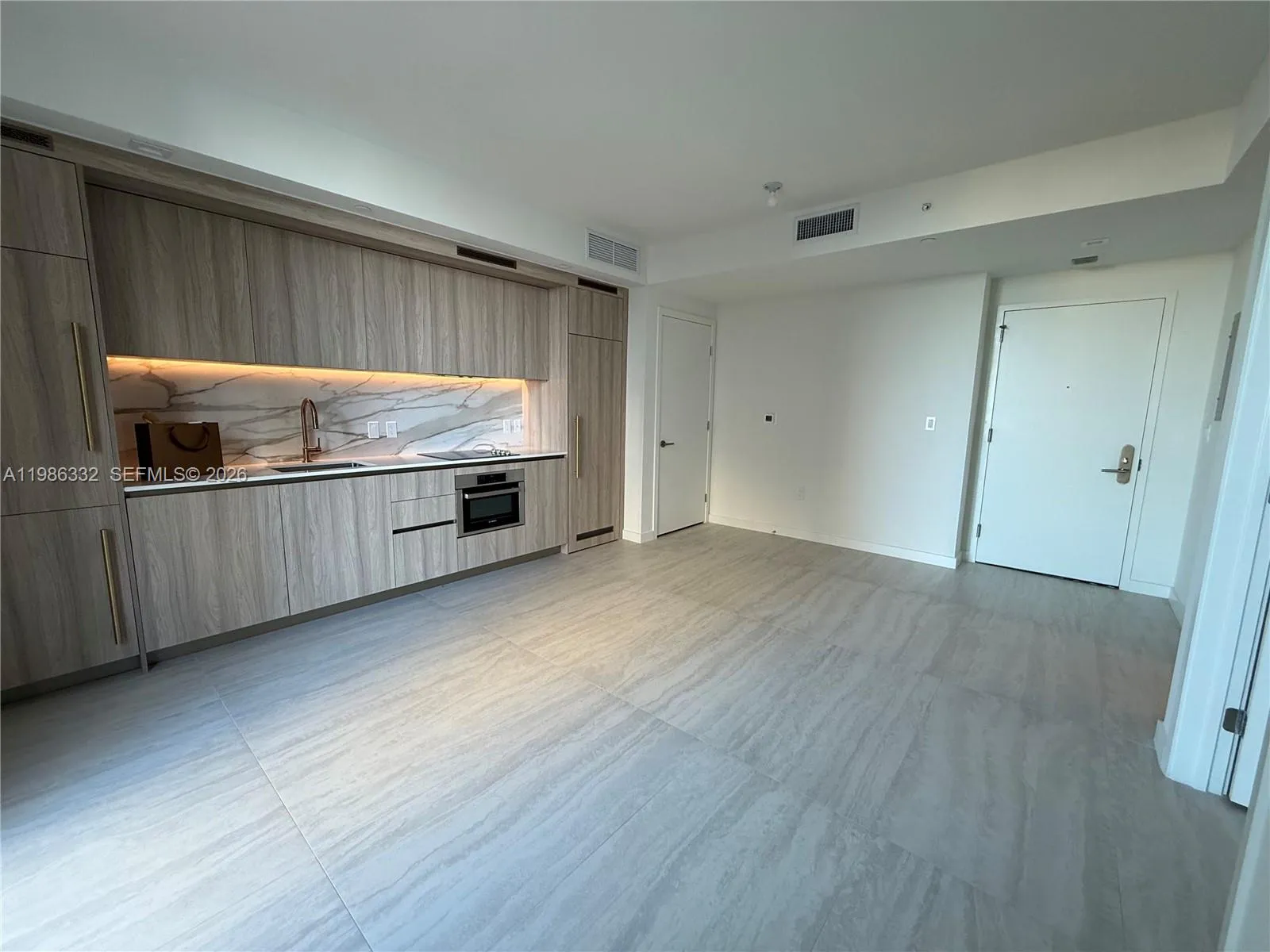 77 SE 5 St # 2015, Miami FL 33131