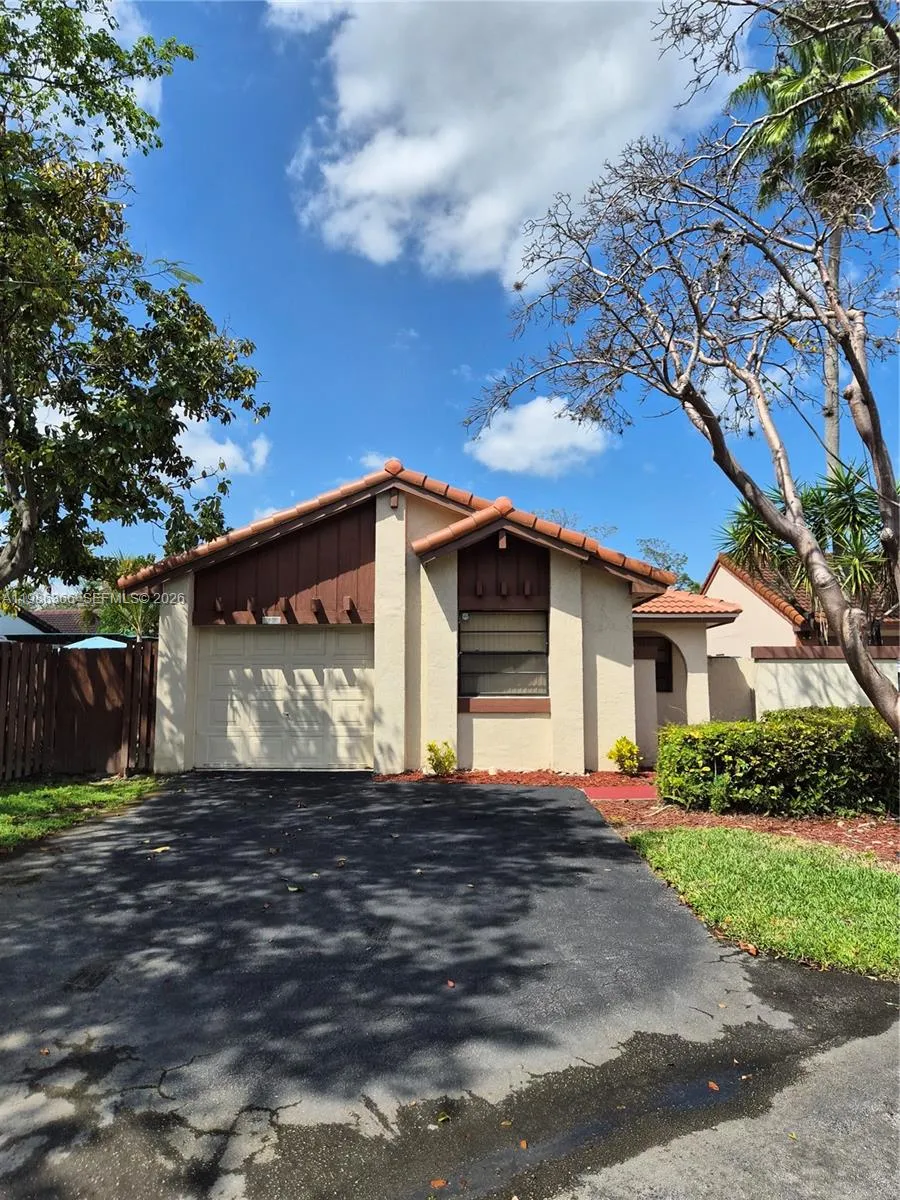 17316 NW 63rd Ave, Hialeah FL 33015