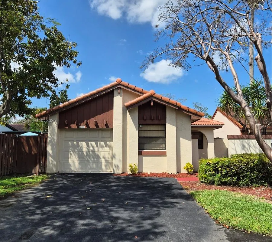 17316 NW 63rd Ave, Hialeah FL 33015