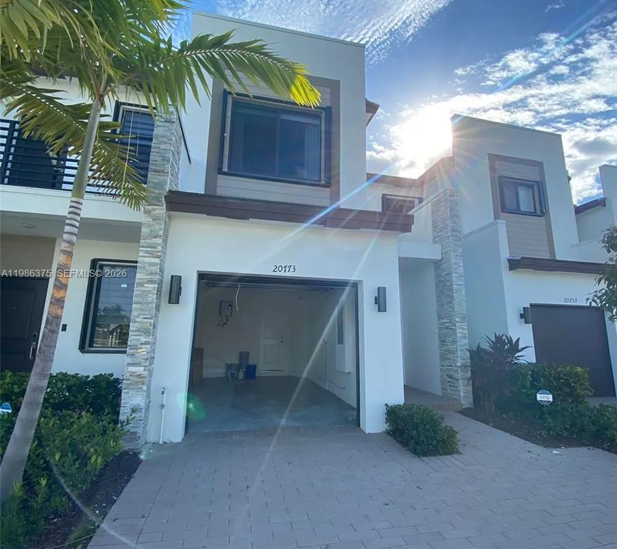 20773 NE 5th Ct, Miami FL 33179