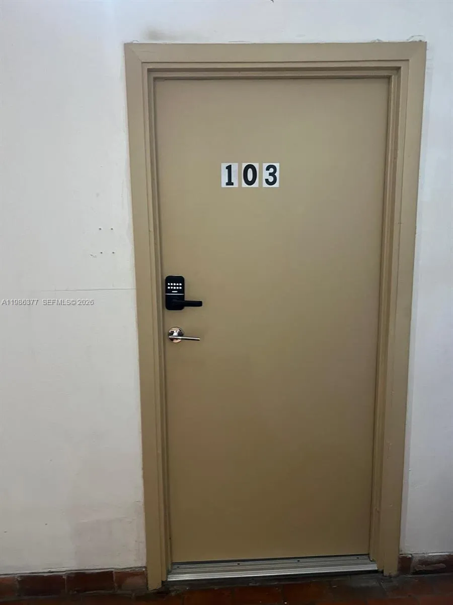 8095 NW 8th St # 103, Miami FL 33126