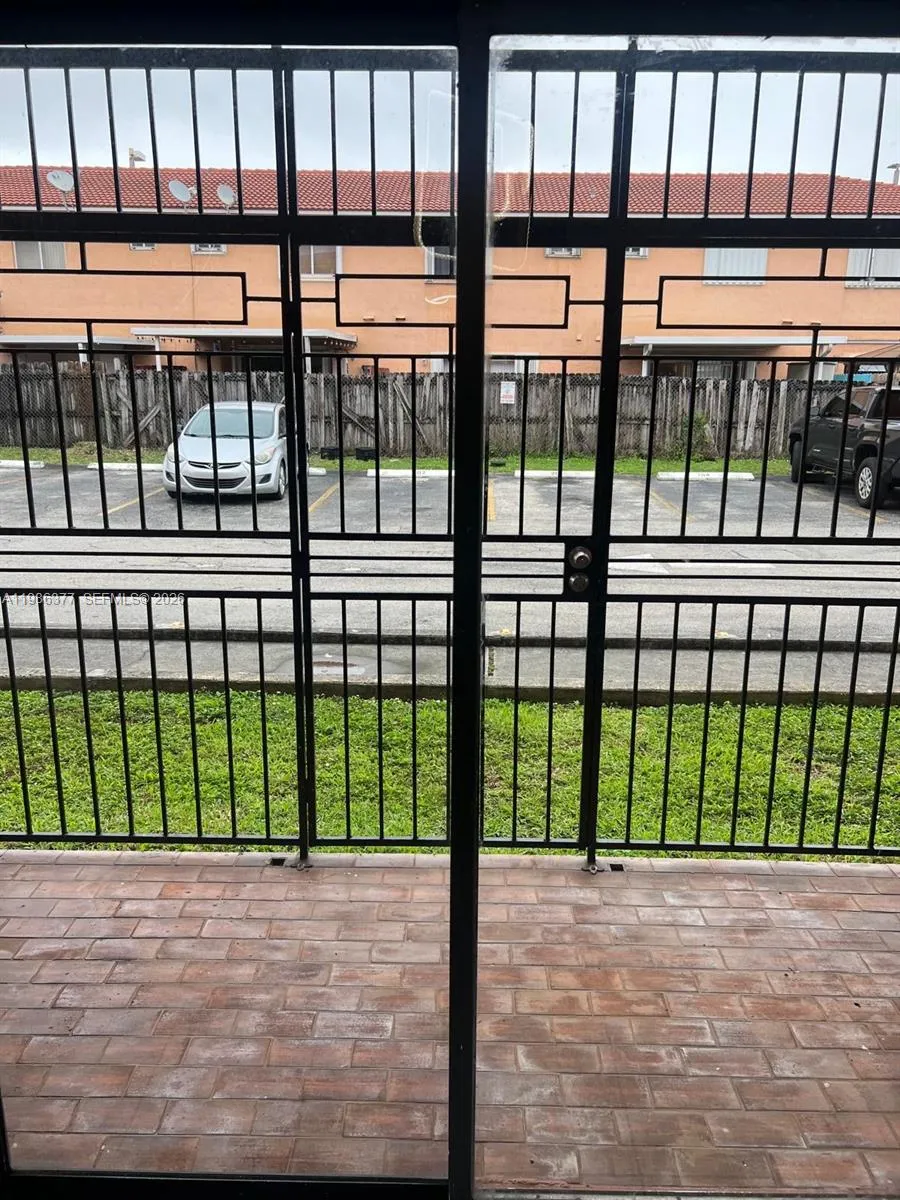 8095 NW 8th St # 103, Miami FL 33126