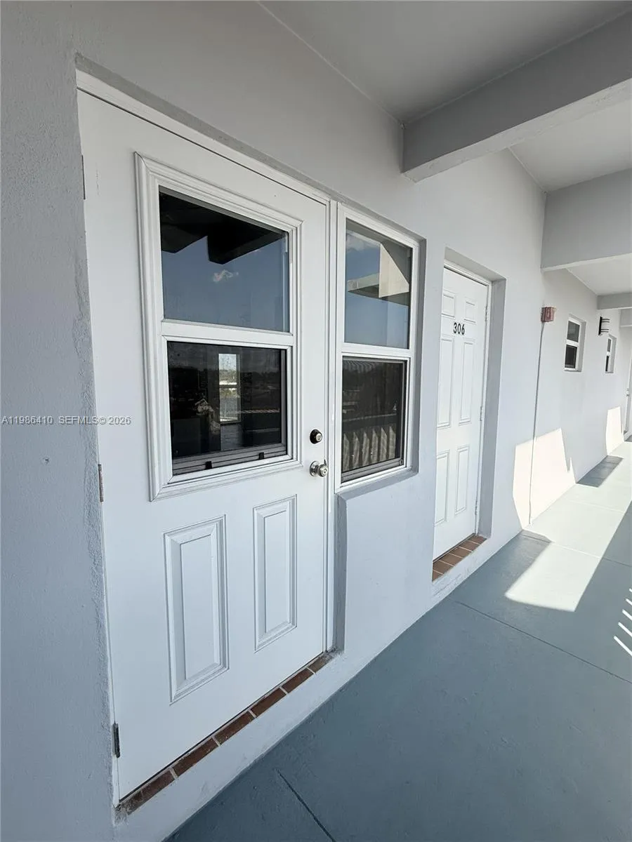 2223 Park Ln # 306, Hollywood FL 33021