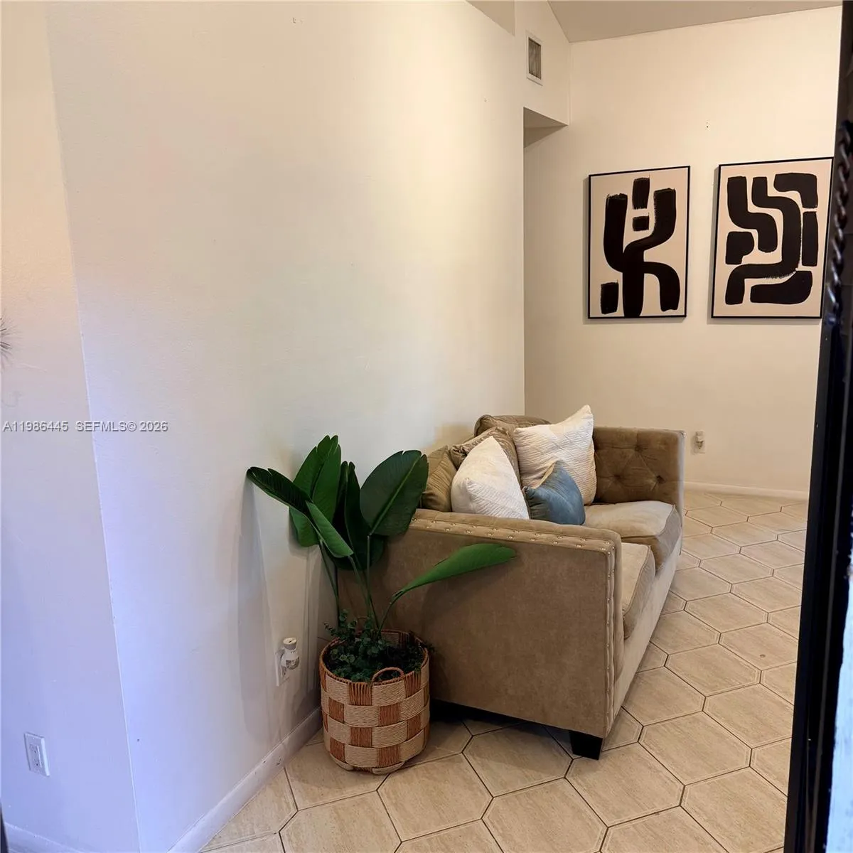 10025 SW 16th St, Pembroke Pines FL 33025