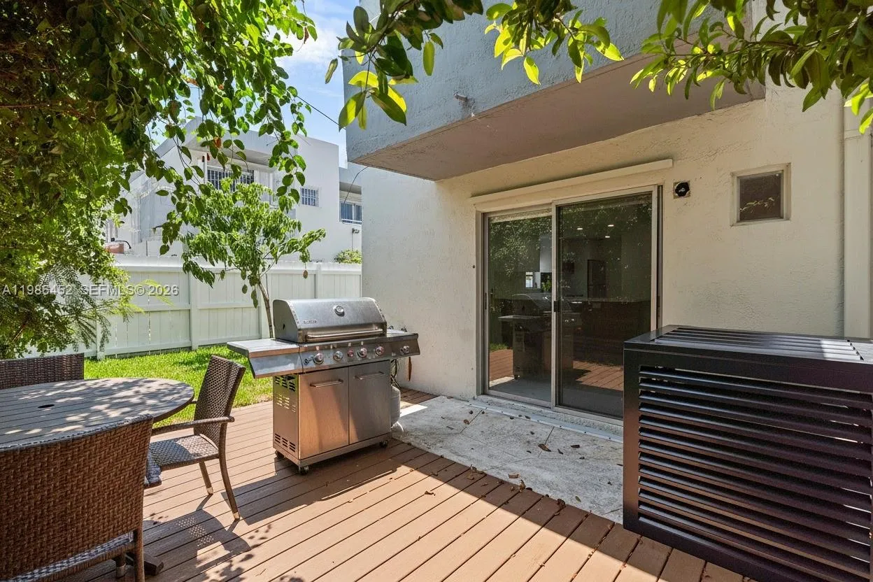 3597 SW 17th St # 3597, Miami FL 33145