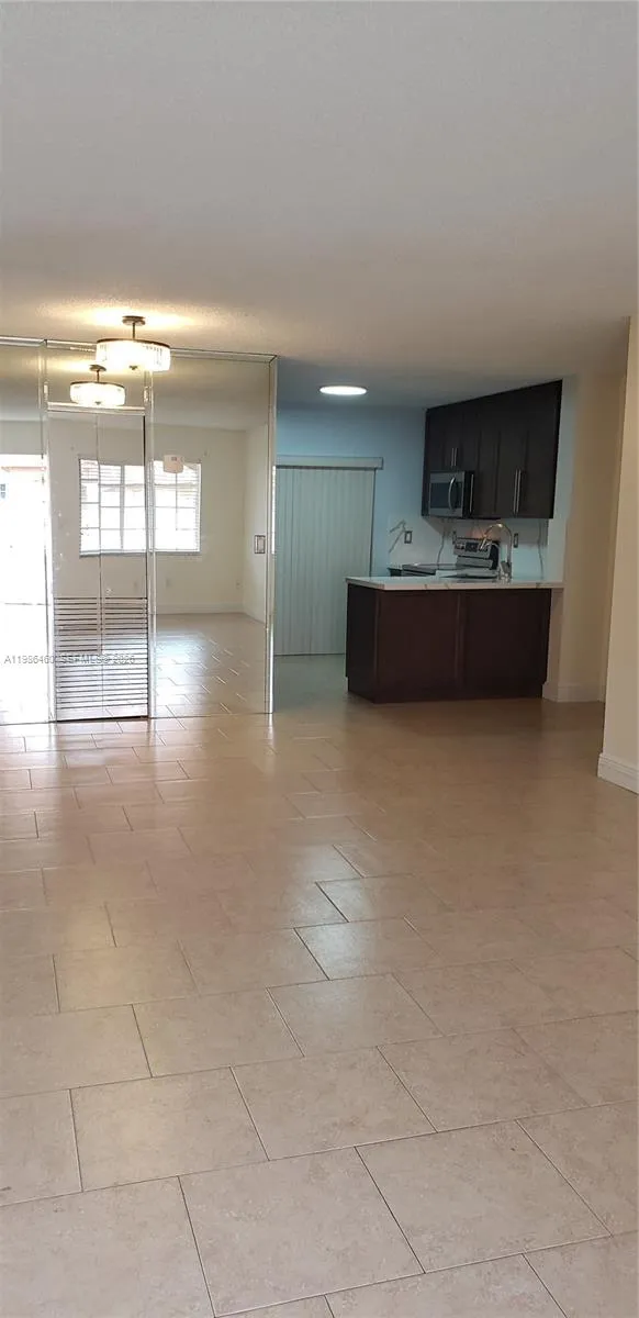 2425 W 76th St # 109, Hialeah FL 33016