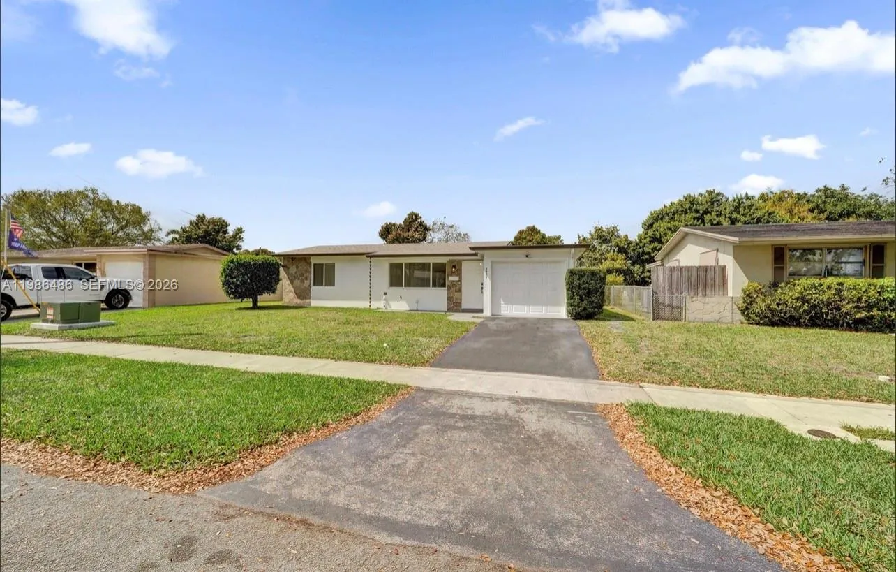 5023 SW 93rd Ave, Cooper City FL 33328