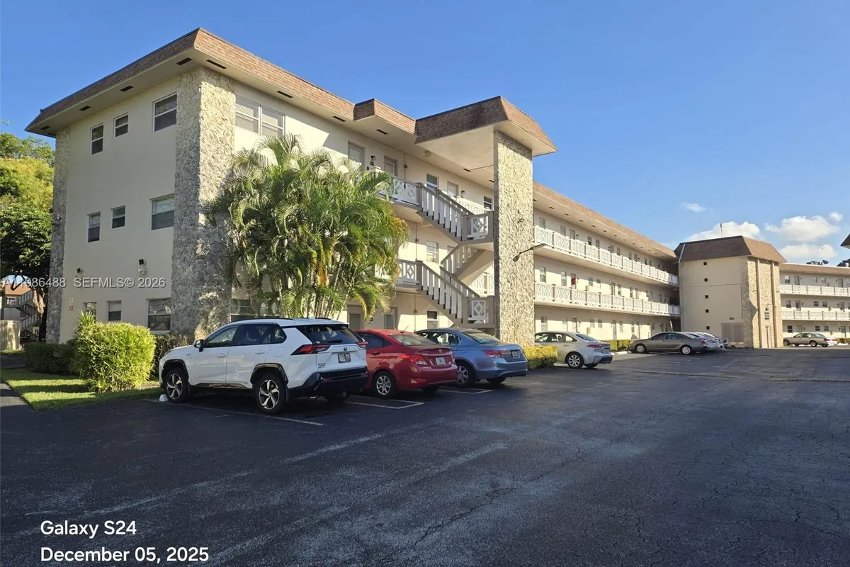 5181 W Oakland Park Blvd # 102, Lauderdale Lakes FL 33313