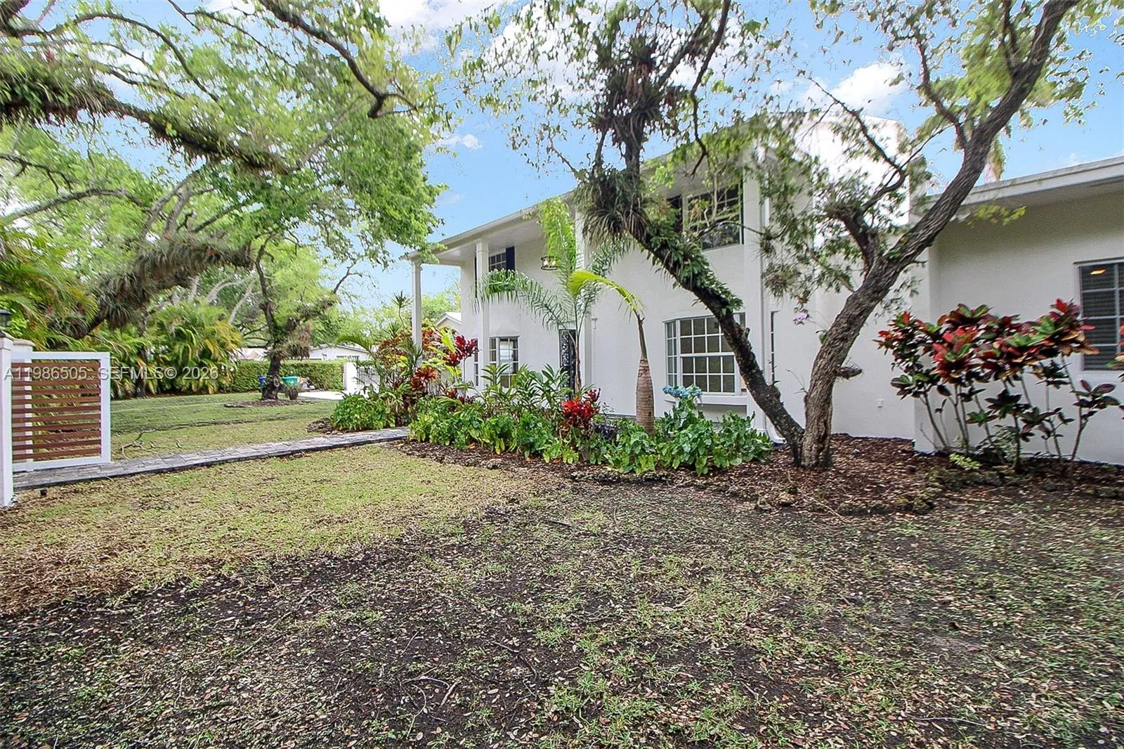 6900 SW 104th St, Pinecrest FL 33156