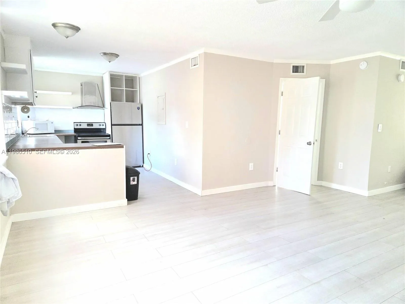 1700 NE 191st St # 100, Miami FL 33179