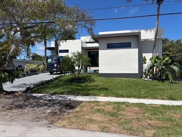 2161 NE 124th St, North Miami FL 33181