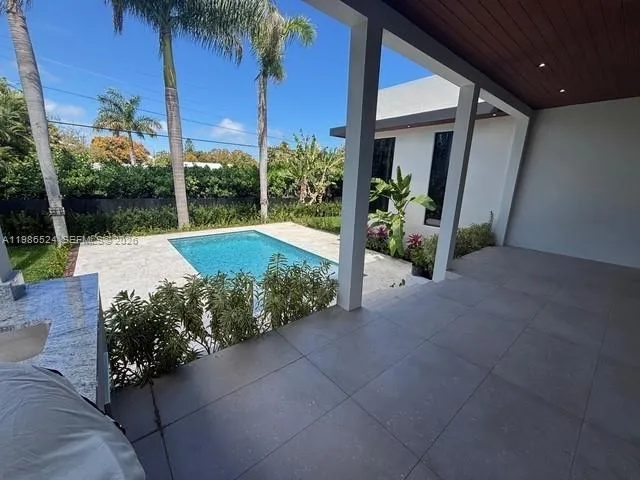 2161 NE 124th St, North Miami FL 33181