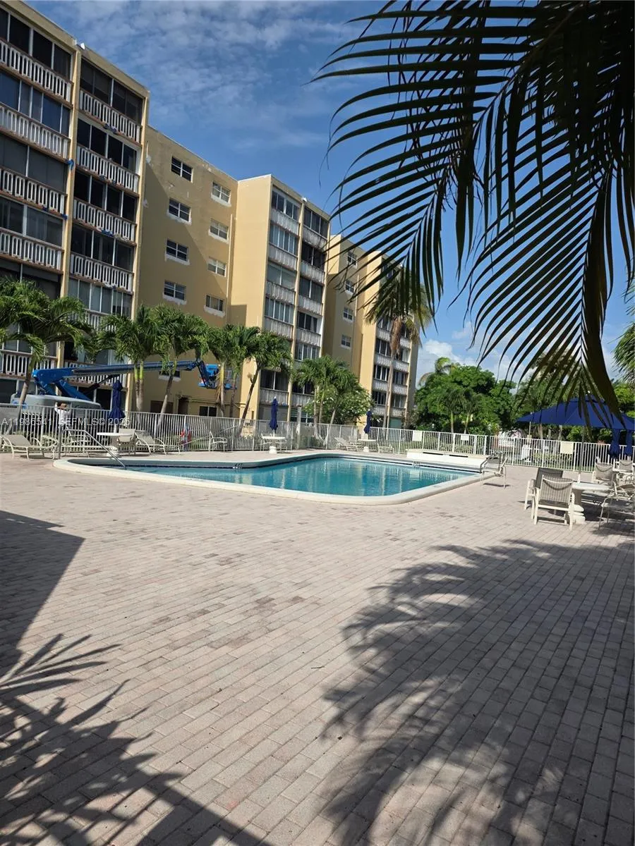620 NE 12th Ave # 101, Hallandale Beach FL 33009