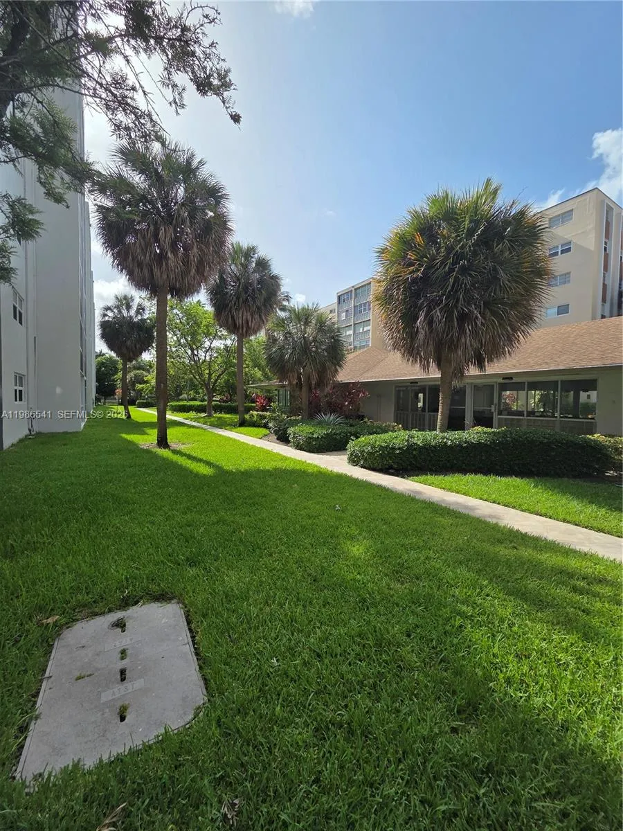 620 NE 12th Ave # 101, Hallandale Beach FL 33009