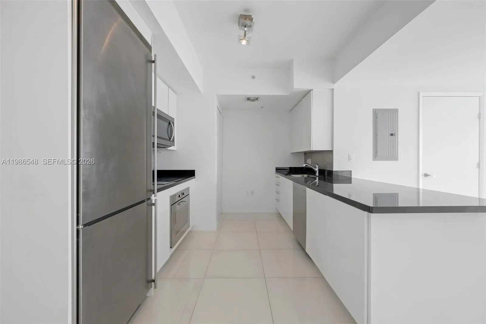 92 SW 3rd St # 3902, Miami FL 33130