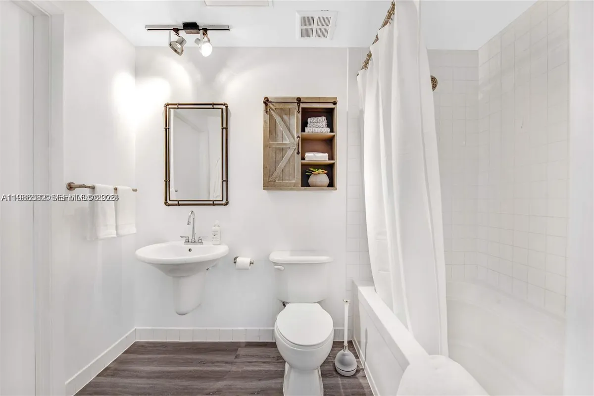 10 SW South River Dr # 1505, Miami FL 33130