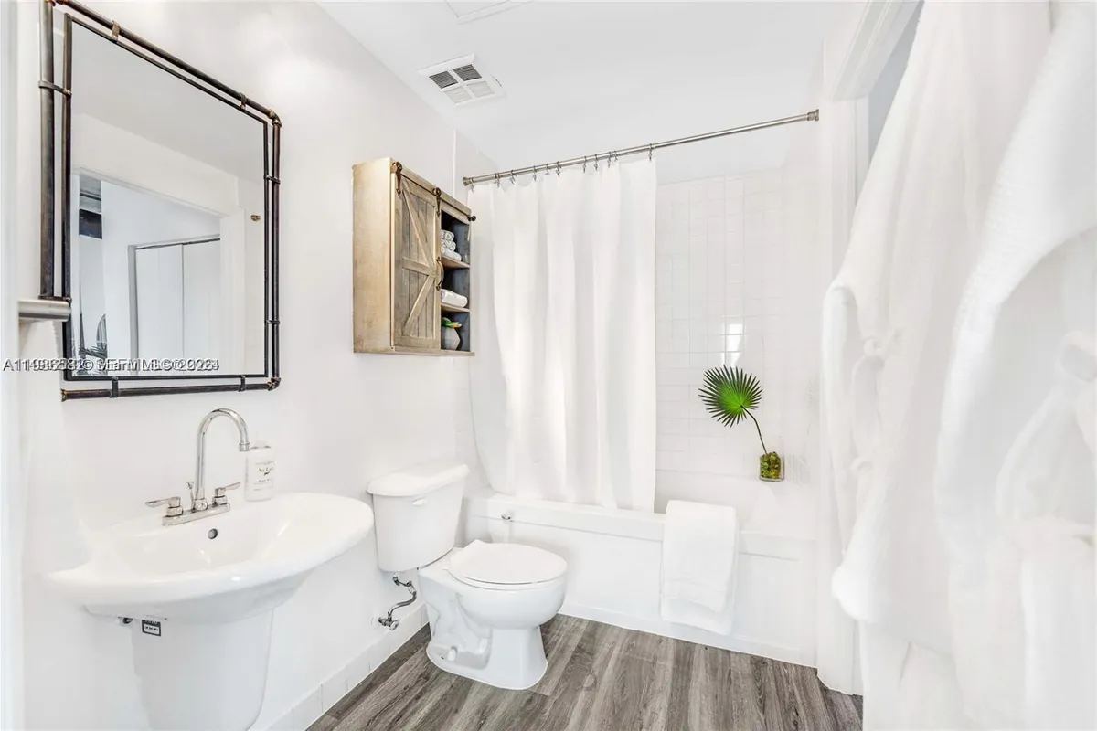 10 SW South River Dr # 1505, Miami FL 33130