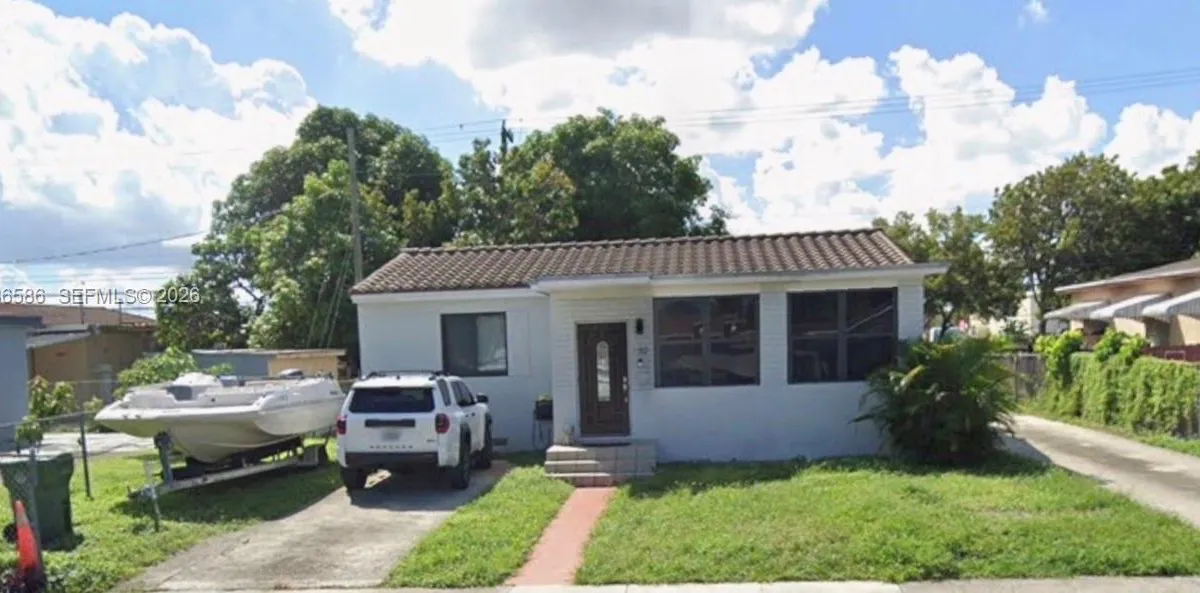 52 E 50th Pl, Hialeah FL 33013