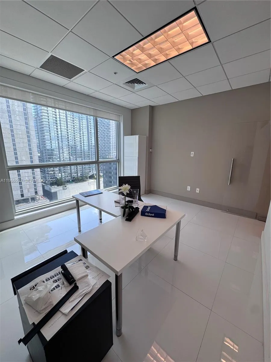 175 SW 7th St # 2205, Miami FL 33130