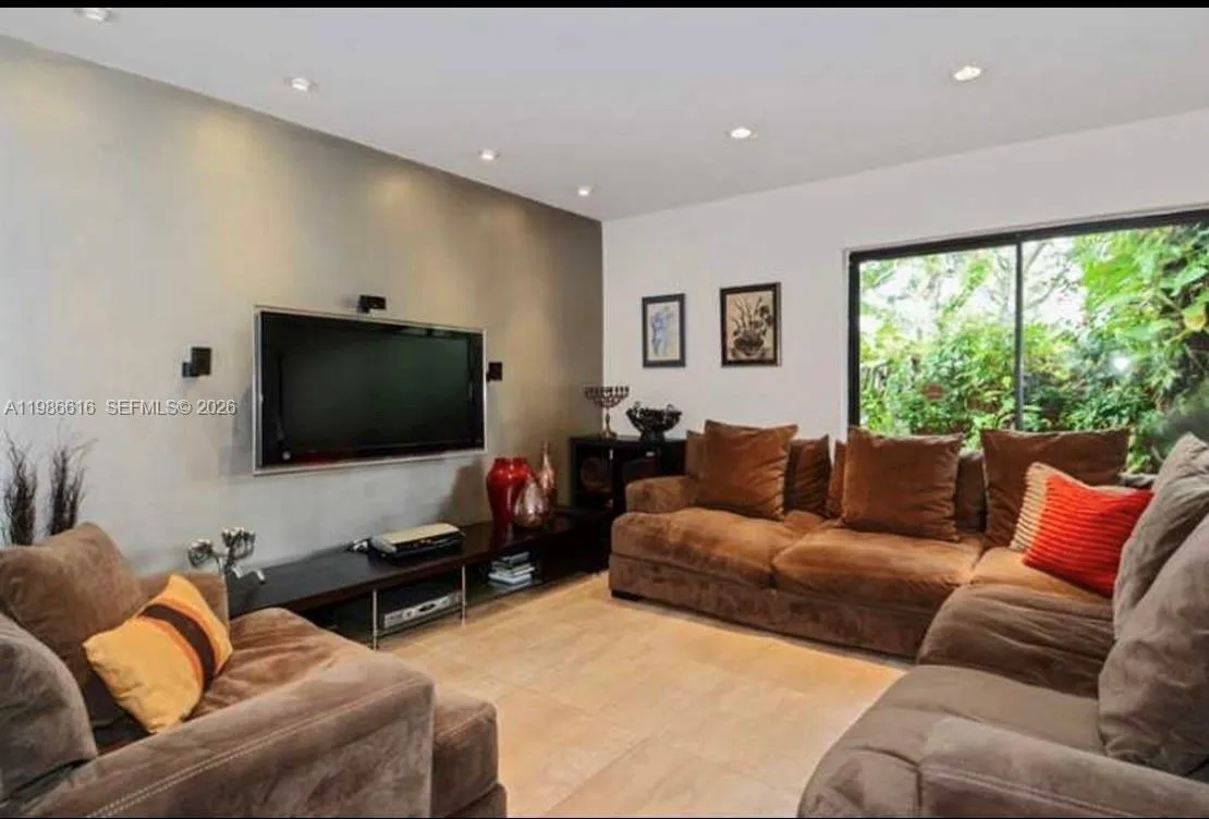 2991 Lakewood Ln # 329, Hollywood FL 33021