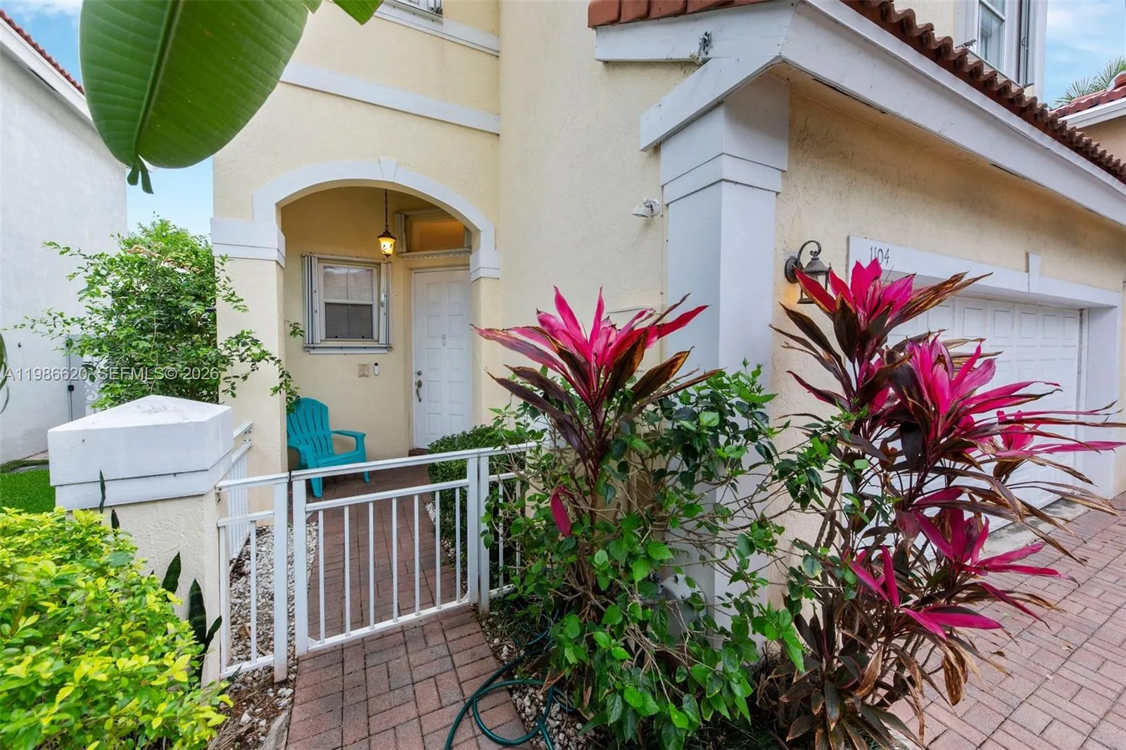 1104 Redwood St, Hollywood FL 33019