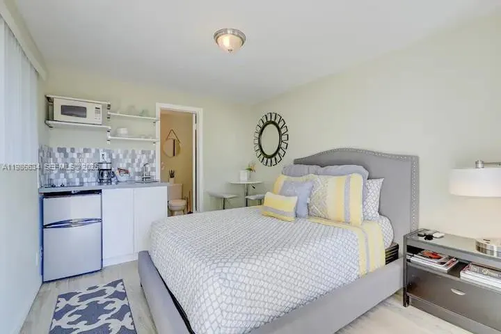 1100 NE 18th Ct # 8, Fort Lauderdale FL 33305