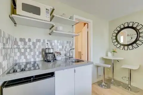 1100 NE 18th Ct # 8, Fort Lauderdale FL 33305