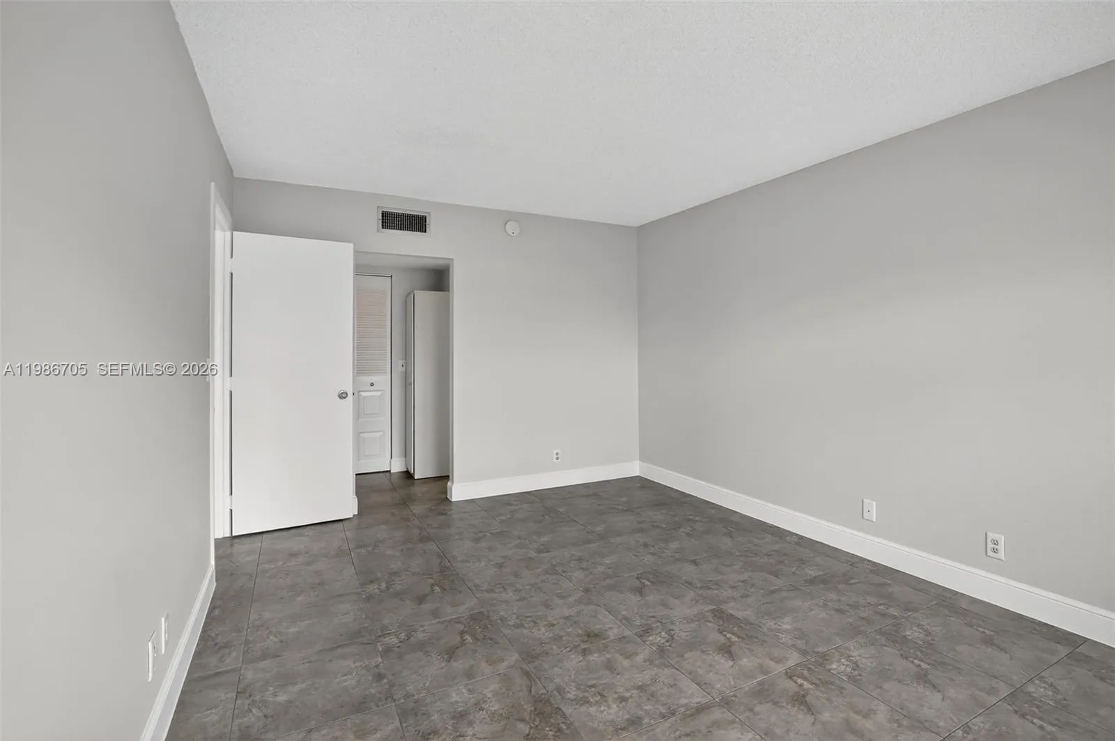 3050 NE 16th Ave # 407, Oakland Park FL 33334