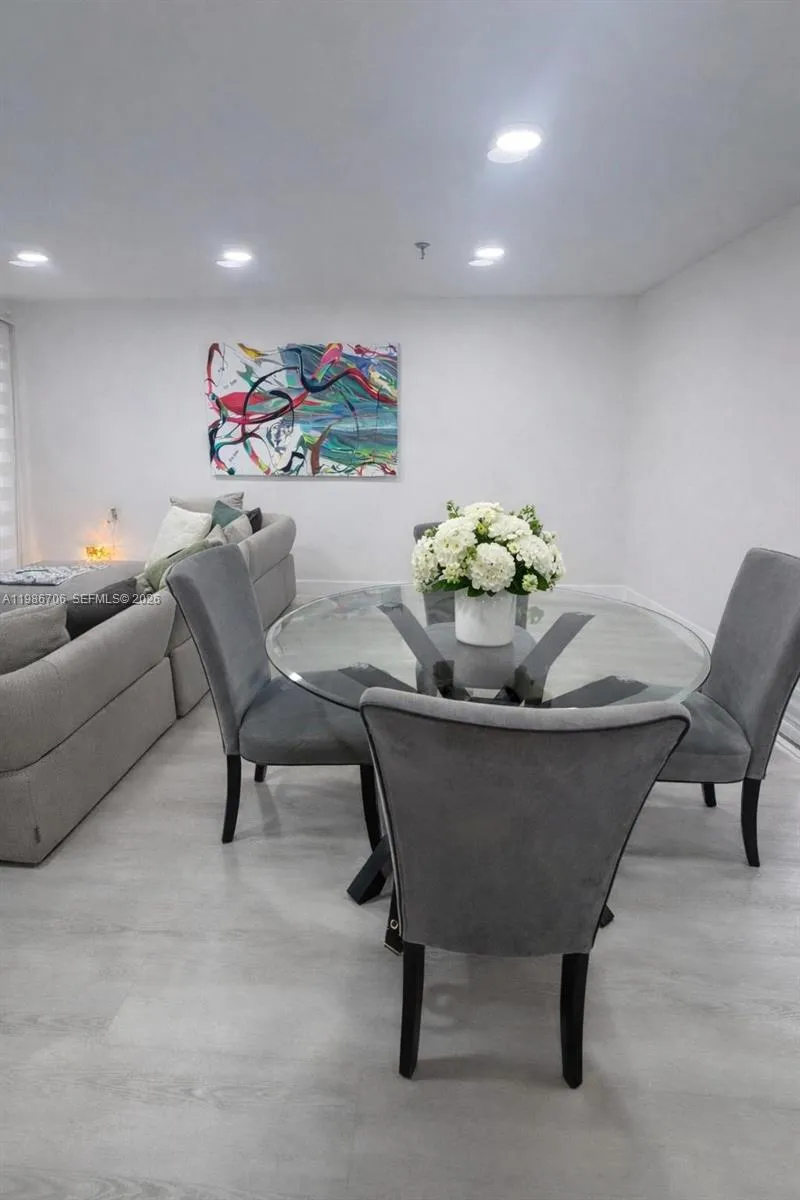 671 NE 195th St, Miami FL 33179