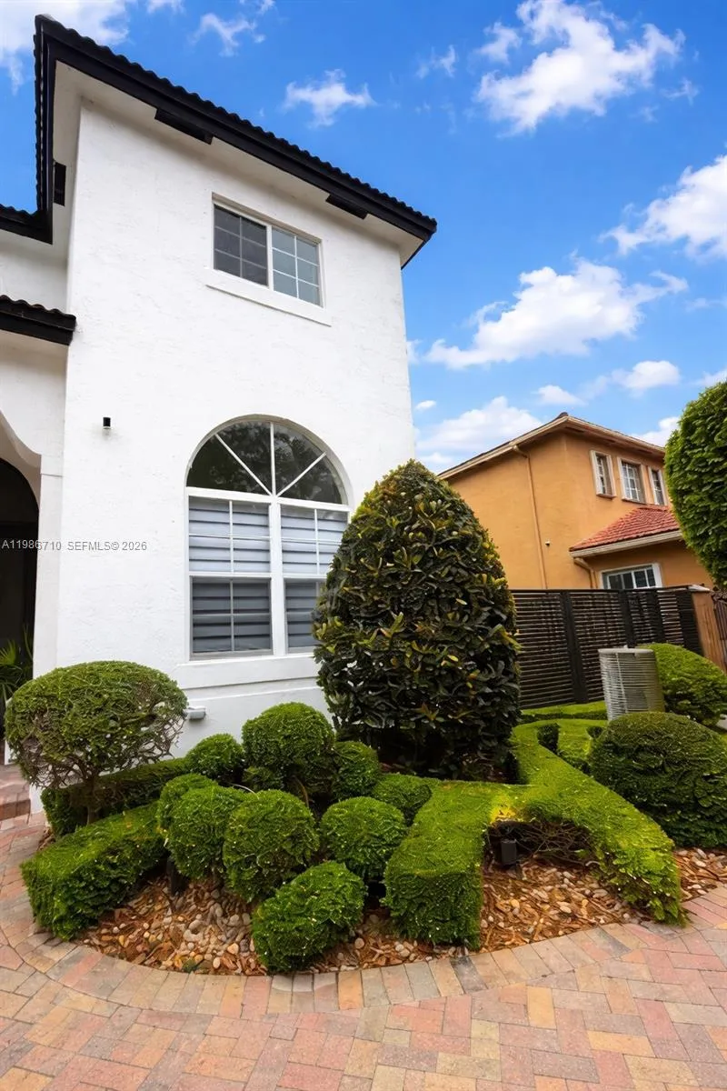 7770 NW 161st Ter, Miami Lakes FL 33016