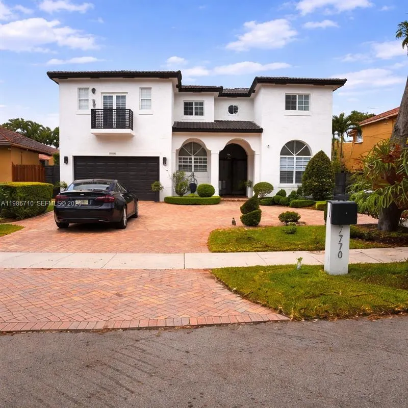 7770 NW 161st Ter, Miami Lakes FL 33016